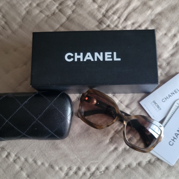 Chanel sunglasses, authentic in original case, tags included - Picture 1 of 8